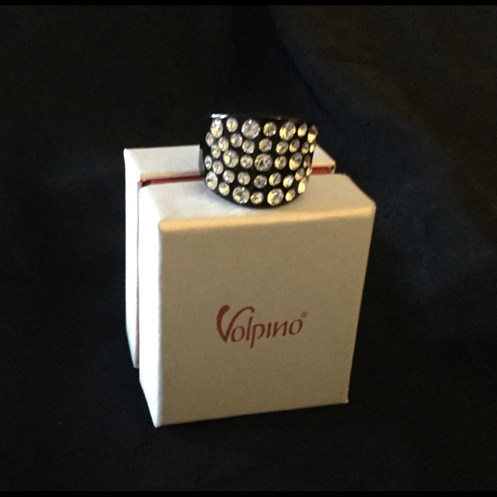 Unique crystals and lucite ring from Volpino. Sz 6